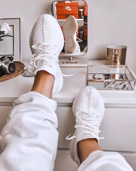 Adidas Yeezy 350 V2 cream white 🕊👟 • available now. 🔥 Click the link in our bio to shop these. 🏳️ Make sure to follow @boolopo_com •… Yeezy Womens, Yeezy Outfit, Yeezy Boots, Adidas Yeezy 350, Street Style Shoes, Nike Air Shoes, Fresh Shoes, Hype Shoes, Aesthetic Shoes