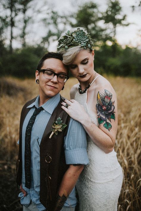 Alternative Transgender Wedding Shoot Trans Wedding Ideas, Trans Couple Photoshoot, Trans Wedding, Lgbtq Weddings, Lgbtqia Pride, Queer Weddings, Wedding Bridal Veils, Lgbt Wedding, Most Beautiful Eyes