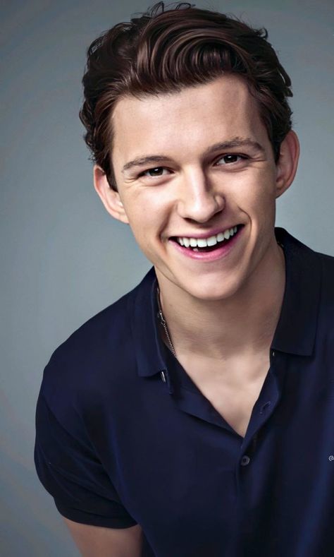 Tom Holland Portrait, Tom Holland Hairstyle, Tom Holland Haircut, Holland Girl, Millwall Fc, Garfield Spiderman, Tom Holland Imagines, Actor Headshots, Tom Holland Spiderman