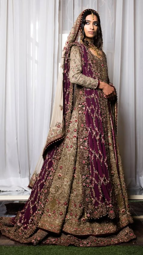 Pakistani Bride Wars, Walima Dress, Desi Wedding Dresses, Asian Bridal Dresses, Asian Wedding Dress, Indian Bridal Lehenga, Pakistani Wedding Outfits, Red Lehenga, Indian Bridal Dress