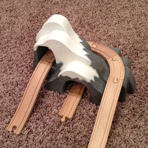 Train Diy, Brio Train, Wooden Train Track, Wood Train, Train Table, Woodworking School, Wooden Train Set, Wooden Toys Plans, Toy Trains