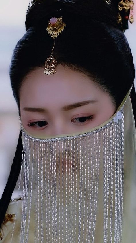 Chinese Face Veil, Veiled Girl, Couple Poses Drawing, Ancient Chinese Clothing, Face Veil, Ballet Costumes, Chinese Clothing, Free Hd Wallpapers, Anime Scenery Wallpaper