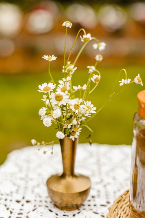 Gold Bud Vases Wedding, Simple Eclectic Wedding Decor, Wedding Vases Ideas Diy Centerpieces, Brass Vases Wedding, Vintage Brass Wedding Decor, Chamomile Wedding Decor, Brass Vase Wedding, Wildflower Bud Vases, Daisy Bud Vase