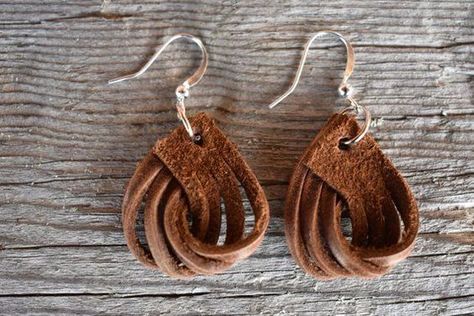 Diy En Cuir, Diy Bangle Bracelets, Diy Leather Earrings, Leather Jewelry Diy, Diy Jewelry Earrings, Leather Jewellery, Diy Jewelry Inspiration, Leather Projects, Diy Schmuck