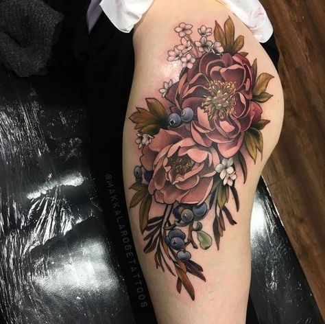 Thigh Tattoo Men, Tatoo 3d, Floral Thigh Tattoos, Beautiful Flower Tattoos, Floral Tattoo Sleeve, Geniale Tattoos, Tatuaje A Color, Leg Sleeve Tattoo, Large Tattoos