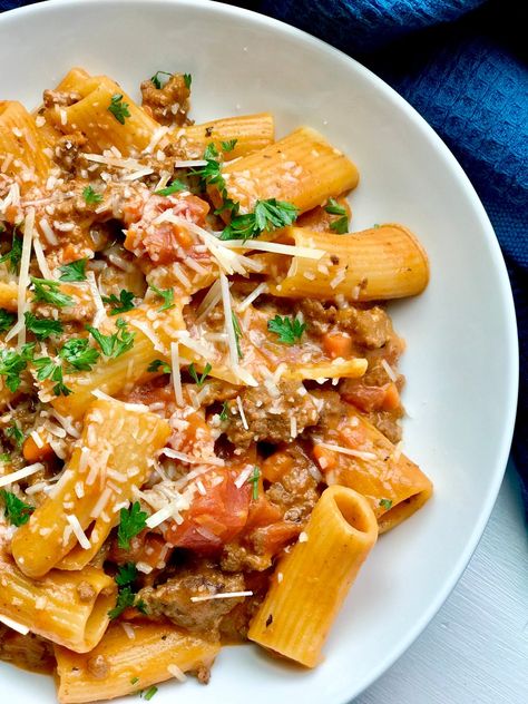 One Pan Beef Bolognese Pasta Bolognese Recipe Easy, Beef Bolognese Recipe, Pasta Bolognese Recipe, Pasta Beef, Beef Bolognese, Bolognese Pasta, Bolognese Sauce Recipe, Pasta Noodle Recipe, Pasta Bolognese