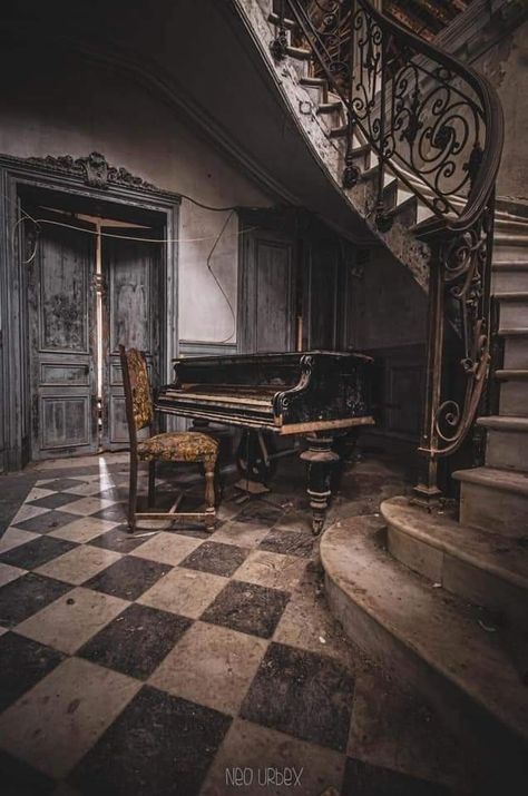 Abandoned Manor, Old Mansions Interior, Manor Interior, Abandoned Asylums, Old Manor, Abandoned Mansion, All Falls Down, Castles Interior, Abandoned Castles