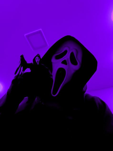 Purple Scream Wallpapers, Purple Halloween Pfp, Ghostface Picture, Aesthetic Pfps For Discord, Baddie Profile Pictures, Ghostface Drawing Easy, Purple Pfp Aesthetic, Ghost Face Pfp, Ghostface Pfp