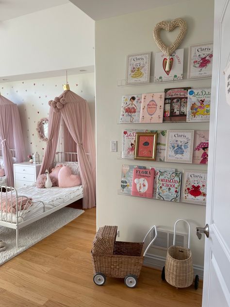 Baby girl room pink