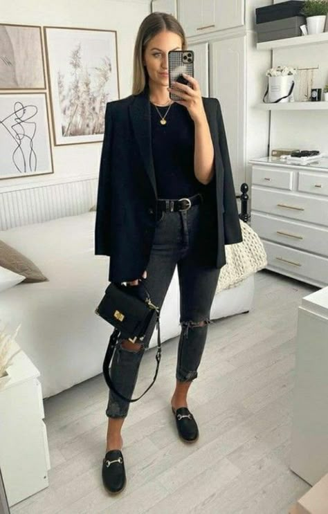 Black Blazer Outfit, Blazer Outfits Casual, Blazer Outfits For Women, Blazer Outfit, Business Casual Outfits For Work, Elegante Casual, Stylish Work Outfits, Fashion Mistakes, Mode Inspo