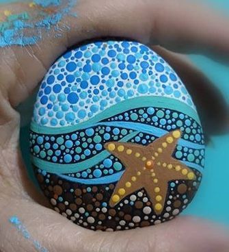 Mandala Painted Rocks, Mandala Rock Art, Stone Art Painting, Rock Painting Ideas, Painted Rocks Kids, Painted Rocks Craft, Painted Rocks Diy, Rock Painting Ideas Easy, Rock Painting Patterns