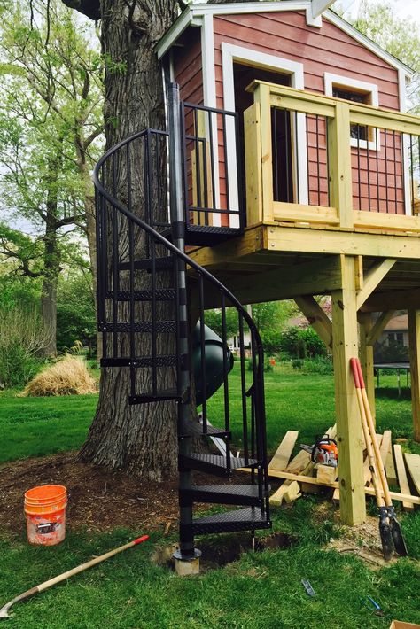 Steel Spiral Staircase, Custom Treehouse, Micro House Plans, Spiral Stairs Design, Spiral Stair, Tree House Plans, Spiral Staircases, Tree House Kids, Cool Tree Houses