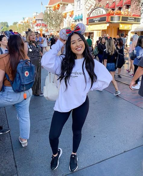 Winter Disneyland Outfit, Disney Outfits Women Park, Disney World Outfits Winter, Disney World Aesthetic Outfits, Disney Outfits Winter, Disney Winter Outfits, Aesthetic Outfits Winter, Disneyland Outfit Winter, Disney Fashion Outfits