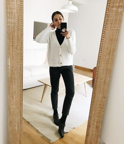 Turtleneck Under Cardigan, White Button Up Cardigan Outfit, Cream Knit Cardigan Outfit, Cream Cardigan Outfit Work, Turtle Neck And Cardigan Outfit, How To Style A White Cardigan, White Cardigan Outfit Work, Cream Cardigan Outfit Winter, Off White Cardigan Outfit