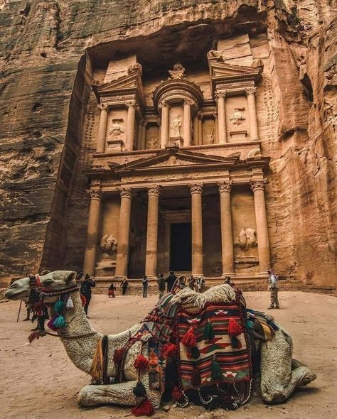 Jordan Culture, Egypt Aesthetic, Petra Jordan, Ancient Egypt Art, Egypt Art, Nat Geo, Pretty Landscapes, Kruger National Park, Best Vacations