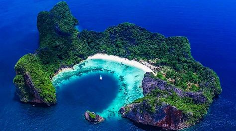 Mergui Archipelago, Aerial Photography Drone, Inle Lake, Island Art, Places In The World, Private Island, Most Beautiful Cities, Incredible Places, Beautiful Places In The World