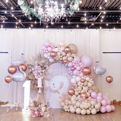 Balloons By Dina on Instagram: “Soft and elegant for this Swan 🦢 Themed 1st Birthday. With @luxuryeventdecor_ @balloonsbydina @szainphotography” Swan Balloon Garland, Swan One Birthday, Swan Birthday Party Decoration, Birthday Swan Theme, Swan Backdrop, Swan Theme Birthday Party, Swan 1st Birthday Party, Swan Birthday Theme, Swan Birthday Party Ideas