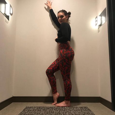 32.8 mil Me gusta, 428 comentarios - Camren Bicondova (@camrenbicondova) en Instagram: "@Tam_rapp247: DAMN Cam, your butt looks good in those leggings! Me: Aiight, should we take a photo…" Cameron Bicondova, Gotham Bruce And Selina, Selina Kyle Gotham, Camren Renee Bicondova, Carmen Bicondova, Bruce And Selina, Camren Bicondova, Kaitlyn Dever, Gotham Tv