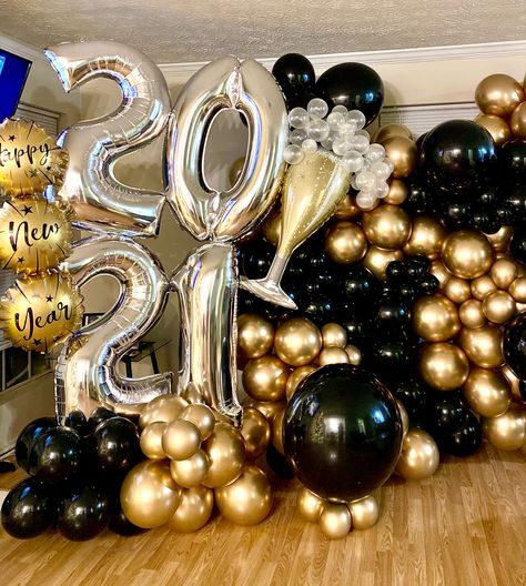 New Year Decor Ideas, Balloon Decor Ideas, Nye Balloons, New Year's Eve Backdrop, New Year's Eve Decorations, New Year's Eve Party Themes, New Year Party Decorations, New Year Eve Party, Christmas Party Backdrop