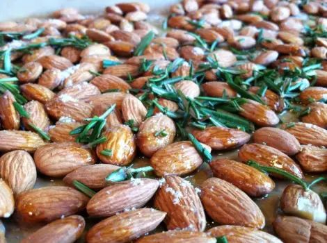 Roasted Almonds Recipe, Plant Based Snacks, Thanksgiving Cooking, Healthy Snack Options, Nut Recipes, Roasted Nuts, Raw Almonds, Roasted Almonds, Toasted Almonds