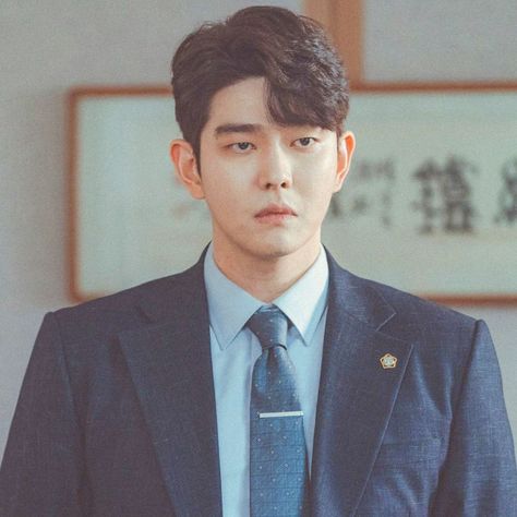 𝗬𝗼𝗼𝗻 𝗞𝘆𝘂𝗻 𝗦𝗮𝗻𝗴 Yoon Kyun Sang, Class Of Lies, Kyun Sang, Netflix Horror, Yun Yun, Fancy Makeup, Kdrama Actors, Korean Actors, Kdrama