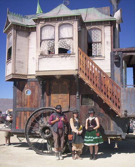 Wagon House, Comfy Home, Steampunk House, Home On Wheels, Family Of 5, Chicken House, Tiny House Living, Cabins In The Woods, House On Wheels