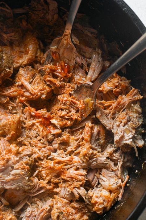 Dutch Oven Pulled Pork Pork Shoulder Oven, Pork Shoulder Recipes Oven, Dutch Oven Pulled Pork, Pulled Pork Oven Recipe, Oven Pulled Pork, Oven Roasted Pulled Pork, Pulled Pork Oven, Easy Oven Recipes, Pulled Pork Roast