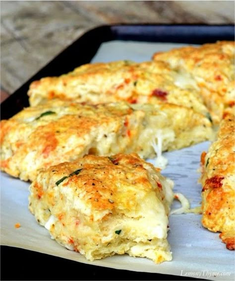 Savory Baked Goods, Scones Recipe Easy, Savory Scones, Salad Dishes, Flaky Pastry, Quick Breads, Scone Recipe, Quick Bread, Sweet Savory