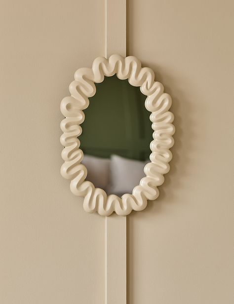 Add a contemporary touch to your home with our Off-White Squiggly Mirror. Perfect for bringing in light and adding depth and dimension to any room. With its irregular shape and rippled edges, this wavy-edge mirror will transform your space and bring a unique touch to your room. Crafted with quality in mind, this squiggly mirror is fitted with a secure hook at the back for easy and stable mounting on your walls. This squiggly mirror is also available in a beautiful lime green colourway, featuring the same eye-catching design in a vibrant green hue. Squiggly Mirror, Cream Mirror, Funky Mirrors, Scandi Furniture, Mirror Border, Boho Lighting, Farmhouse Mirrors, Wavy Mirror, Joy Gifts