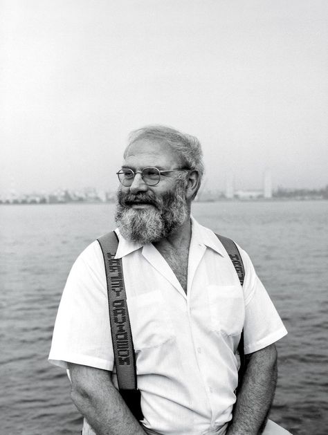 pOliver Sacks medical storyteller extraordinaire in Manhattan on the edge of the Hudson 1990. By Ken ShungMPTVImages.com.p Oliver Sacks, The Good Doctor, Diary Entries, Ode To Joy, Medical Degree, Diary Entry, Old Motorcycles, Book Cafe, Terminal Illness