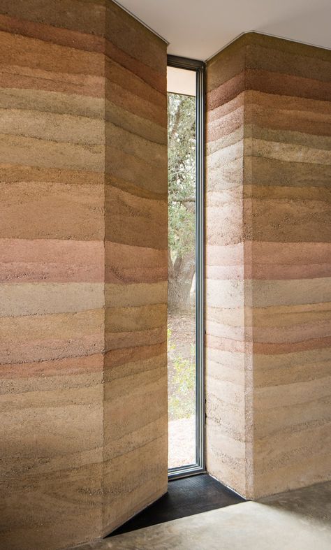 Kaira Looro, Rammed Earth Homes, Rammed Earth Wall, Wood Details, Rammed Earth, Cob House, Earth Design, Earth Homes, Modern Windows