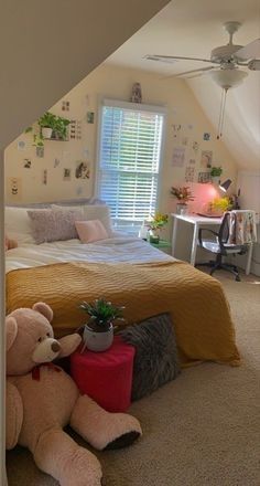 Cute Room Ideas With Slanted Ceilings, Cute Room Layouts Bedrooms, Aesthetic Slanted Ceiling Bedroom, Slant Ceiling Room Ideas, Room With Triangle Roof, Sloped Ceiling Bedroom Aesthetic, Sloped Walls Bedroom, Room Ideas For Rooms With Slanted Walls, Room Inspo For Weird Shaped Rooms