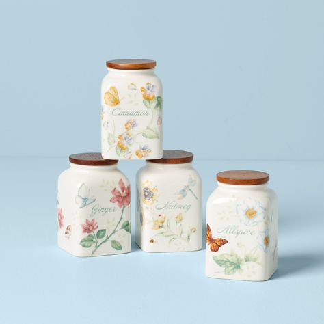 Abuzz with lively butterflies, dragonflies, and bumblebees amidst flowers and foliage, our vibrant Butterfly Meadow pattern on the sweetest little spice jars brings life to your kitchen—and zest to your cooking.