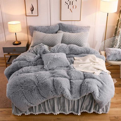 @Inspirelove (Jessica Elvin) - Interior Inspo - Benable Gray Bed Set, Beautiful Bed Designs, Decor Ikea, Simple Bed, Inspire Me Home Decor, Cozy Room Decor, Bed Sets, Grey Bedding, Cozy Room