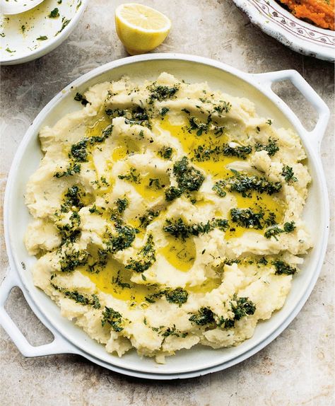 Recipe: Aromatic olive oil mash | Style at Home Potatoes Dishes, Moist Carrot Cakes, Best Carrot Cake, Potato Vegetable, Salmon Cakes, Veggie Side Dishes, Most Popular Recipes, Potato Dishes, Vegetarian Food