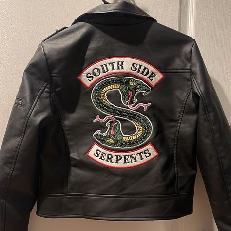 Riverdale Serpents Jacket, Southside Serpents Outfit, Riverdale Jacket, Southside Serpents Jacket, Serpent Jacket, Riverdale Clothes, Riverdale Southside Serpents, Riverdale Comics, Vaca Outfits