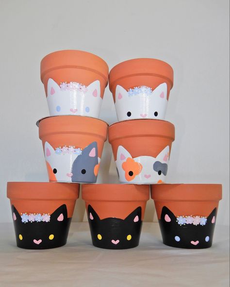 Plant Pot Painting Ideas, Plant Pot Painting, Cat Plant Pot, Pot Painting Ideas, Flower Pot Art, Pot Painting, Flower Pot Design, Painted Pots Diy, Cat Plants