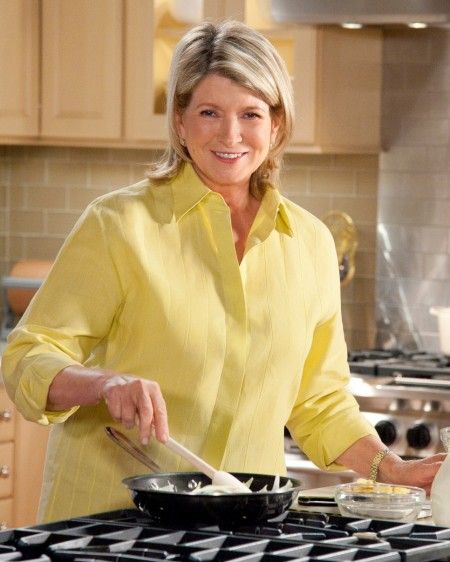 The queen of tips. Martha Stewart on PBS "Martha Stewart's Cooking School" Port Reduction Sauce, Set Dinner Table, Crown Roast Of Pork, Martha Stewart Cooking School, Veal Stew, Meals For Three, Culinary Lessons, Mustard Cream Sauce, Pumpkin Salad