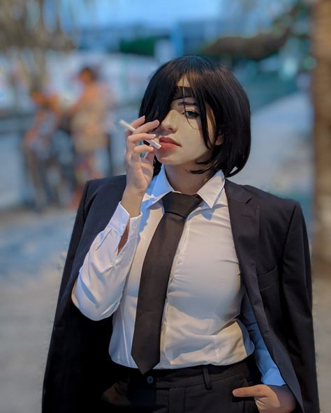 Cosplay da Himeno de Chainsaw man Himeno Cosplay, Woman In Suit, Character Makeup, Miss U, Attack On Titan Fanart, I Miss U, Cosplay Characters, Manga Cosplay, Cosplay Makeup