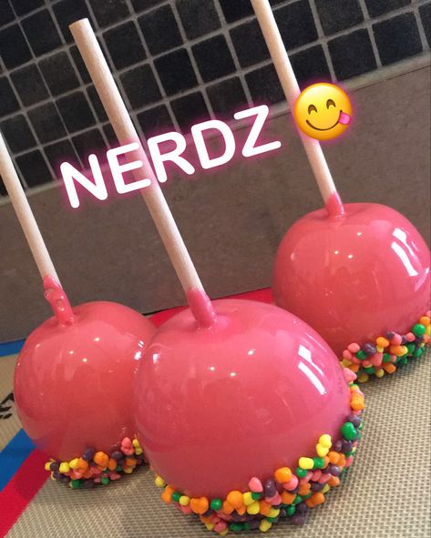 Nerd Candy, Candied Grapes Recipe, Gourmet Candy Apples, Gourmet Caramel Apples, Candy Apple Recipe, Gourmet Apples, Nerds Candy, Gourmet Candy, Junk Food Snacks