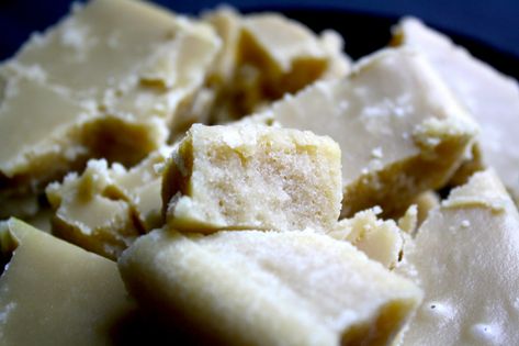 Scottish Tablet Recipes, Scottish Tablet, Tablet Recipe, Raw Dessert Recipes, Vegan Fudge, White Chocolate Recipes, Vegan White Chocolate, Vegan Candies, Butter Fudge