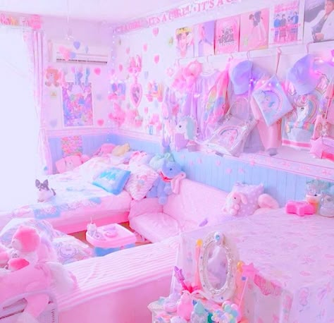 Pastelcore Room, Kawaii Pastel Room, Agere Room, Kawaii Bed, Candy Themed Bedroom, Kawaii Room Ideas, Bedroom Cute, Kawaii Bedroom, Cool Room Designs