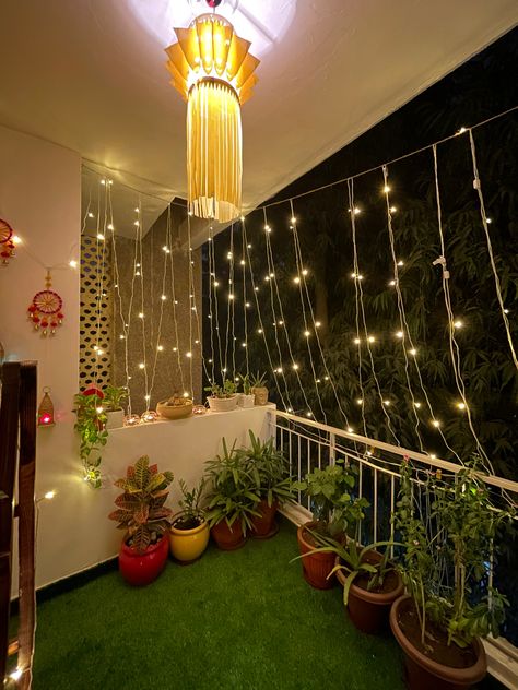 Fairy Lights Decor Balcony, Diwali Decor For Balcony, Diwali Lights Decoration Balcony, Diwali Lighting Ideas For Balcony, Fairy Lights Balcony, Diwali Balcony Decoration, Diwali Lights Decoration House, Fairy Light Decoration, Shadi Ideas