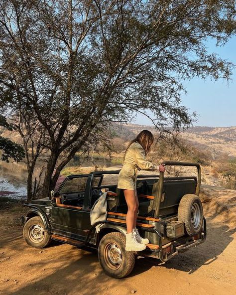 Safari Outfit Women Africa, Safari Adventure Outfit, Rebecca Core, Safari Aesthetic, Safari Outfit Women, Safari Photos, Ralph Lauren Safari, Safari Outfit, Safari Outfits