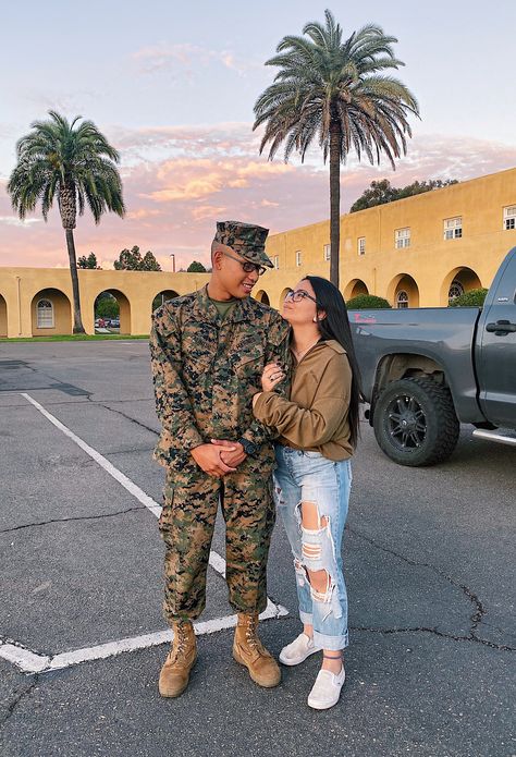 Marine Corps Boyfriend, Marine Couple Pictures, Military Graduation Outfit Ideas, Marine Bootcamp Graduation, Army Graduation Outfit, Marine Relationship, Marine Corps Girlfriend, Military Graduation Outfit, Marine Husband