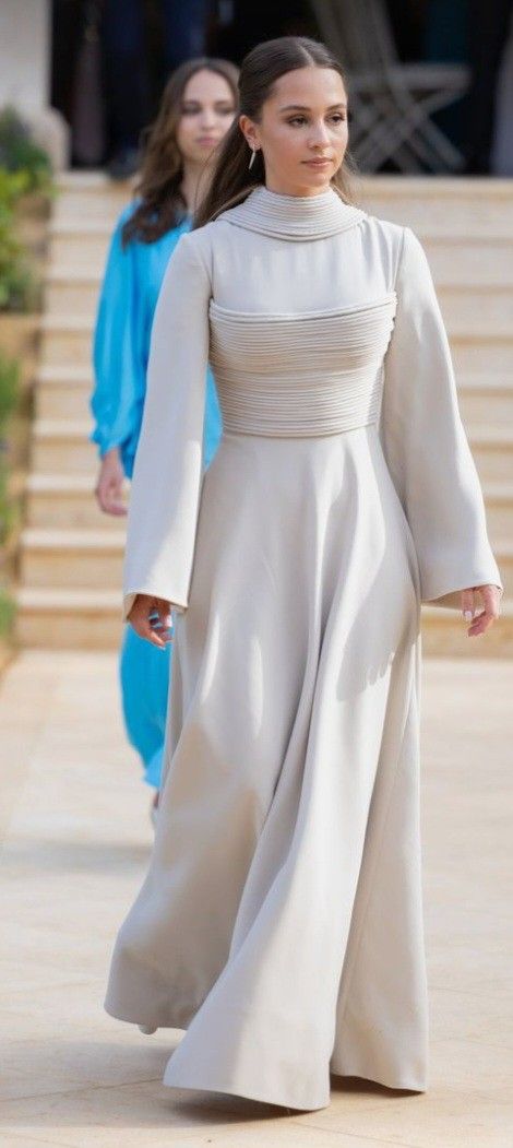 Modest Met Gala Dresses, Hijab Dresses Soiree, Modest Soiree Dresses, Hijabi Soiree, British Style Outfits, Soiree Dresses For Hijab, Modest Elegant Dresses, Princess Iman, Hijabi Gowns