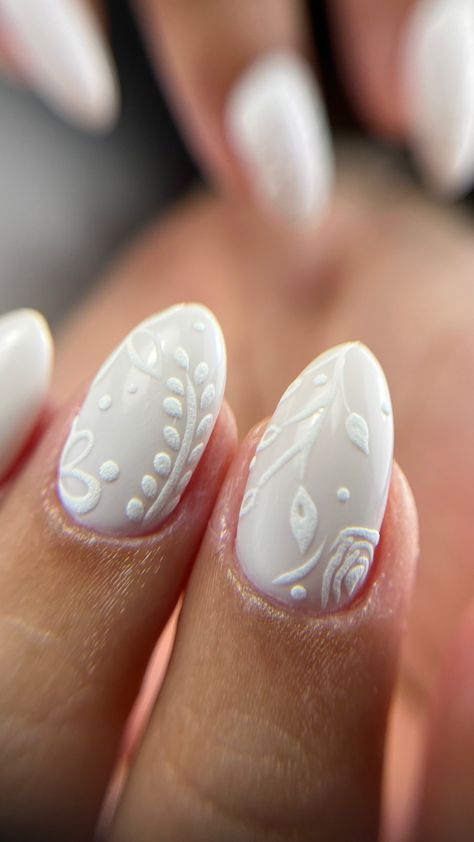 Wedding nails, wedding, nail design, wedding, white nails, wedding nails with flower designs Ivory Bridal Nails, Call Wedding Nails, Bride Flower Nails, White Decorated Nails, Garden Wedding Nails For Bride, Wedding Nails Vintage, White Nails With White Flowers, Boho White Nails, Bridal Nails With Flowers