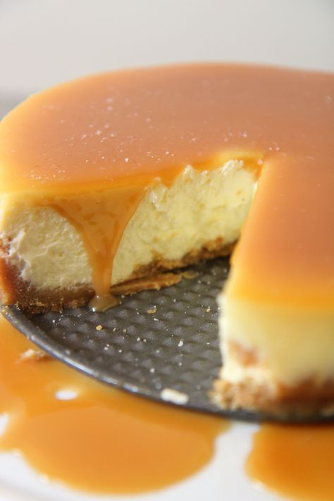 Sweet, Salty and decadent, this cheesecake hits the spot! Caramel Cheesecake Recipes, Graham Cookies, Savory Cakes, Salted Caramel Cheesecake, Homemade Caramel Sauce, Caramel Cheesecake, Homemade Caramel, Savoury Cake, Caramel Sauce