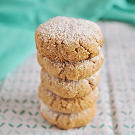 Spanish Almond Cookies Recipe Dessert Empanadas Recipe, Spanish Cookies, Authentic Spanish Recipes, Traditional Spanish Recipes, Spanish Desserts, Almond Meal Cookies, California Almonds, Almond Cookies, Portuguese Recipes