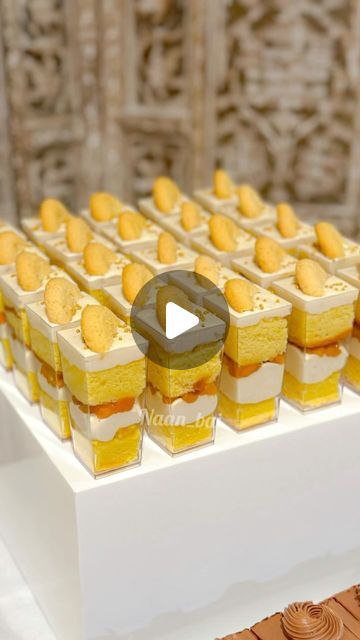 Lemon Dessert Shooters, Mini Shooter Desserts, Mango Shooters, Mini Desert Cups, Cake Cups Layered, Shooter Desserts, Party Shooters, Cake Shooters, Dessert Shooters Recipes